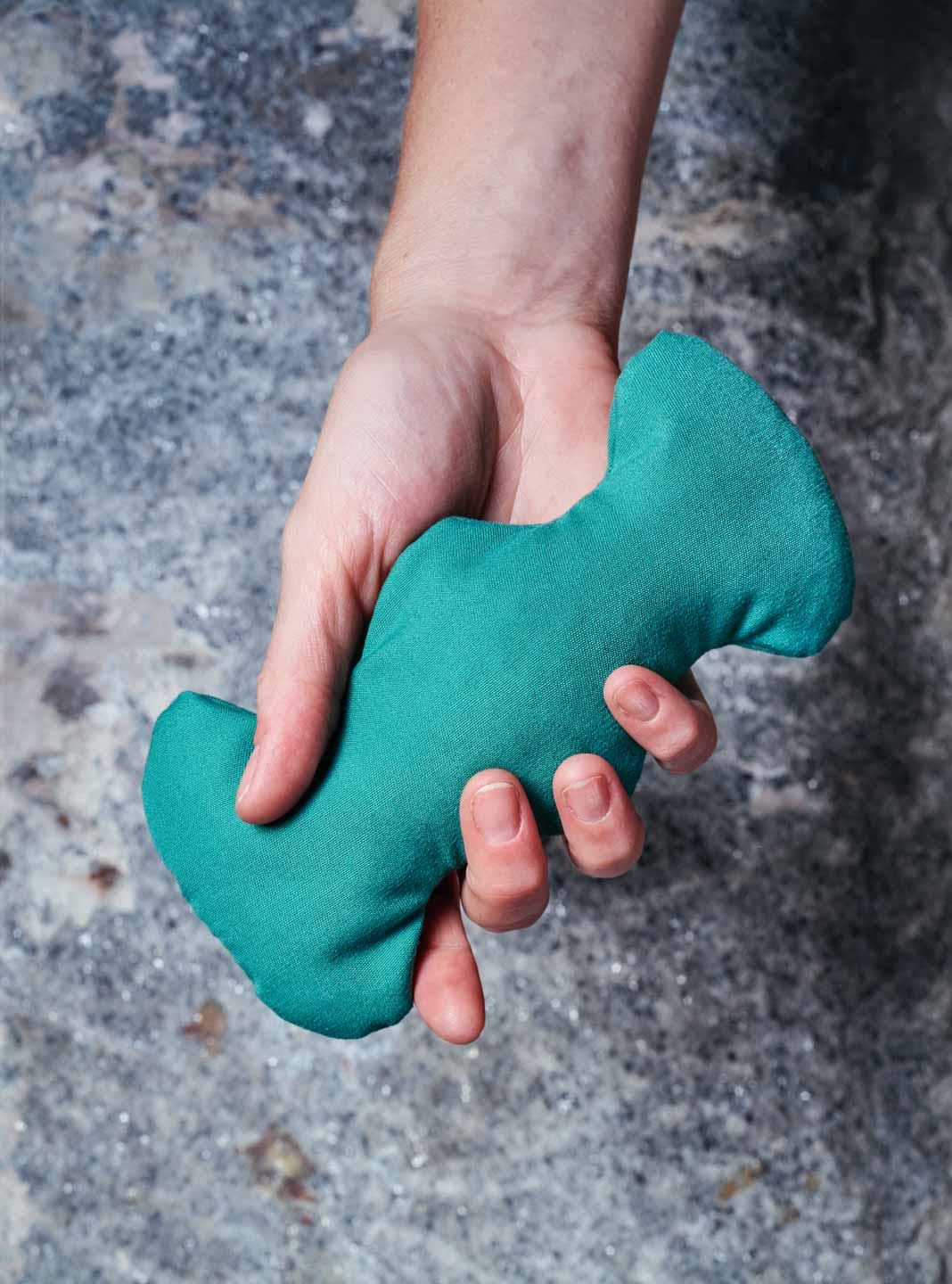 Besucher der Ausstellung konnten kleinen Kissen als Begleitobjekte nutzen 